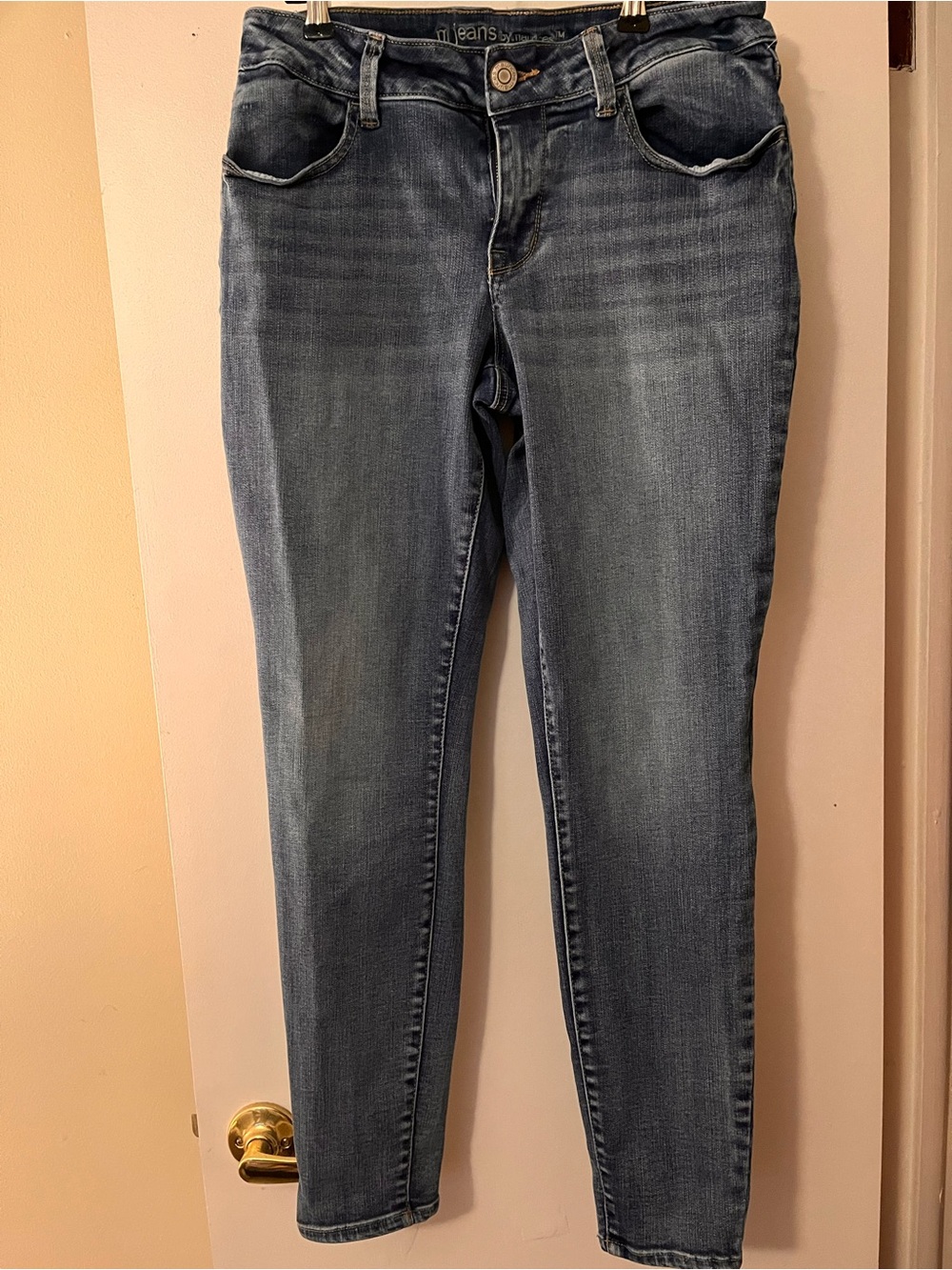 Maurices Women's Faded Blue Skinny Jeans
